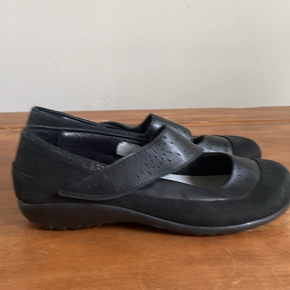 Naot Aroha Mary Jane Flats Black Glass Perforated Slip Resistant Size 42 (11) - Picture 12 of 14